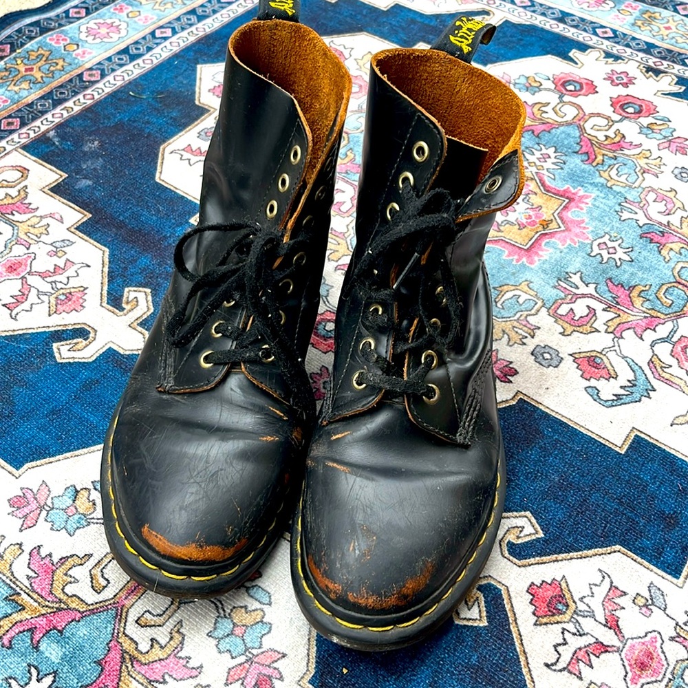 Vintage black rubbed toe in brown Dr Mareten boots size 10